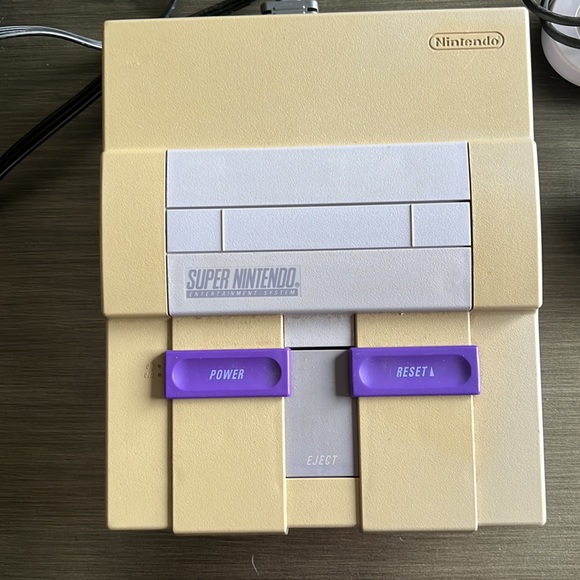 Used Super Nintendo (missing adaptor) - Picture 2 of 3